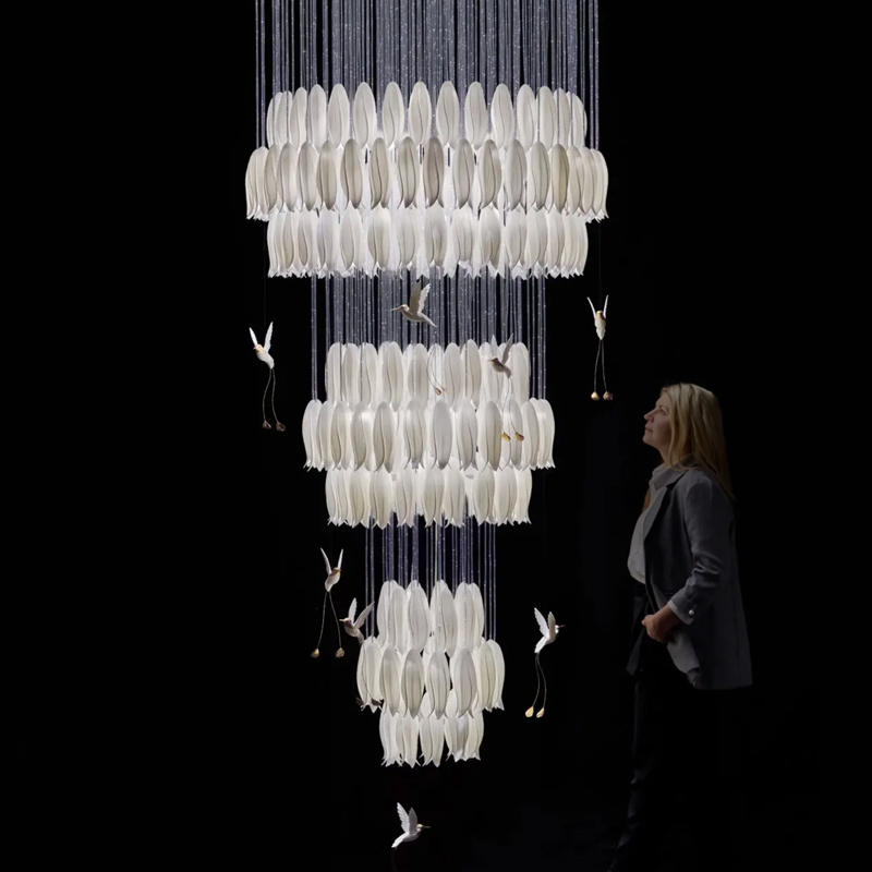 Большая Люстра для Лестницы Sagarti Contemporary chandelier ALBA GRAND Flowers & Birds Белый Золотой в Ижевске | Loft Concept 