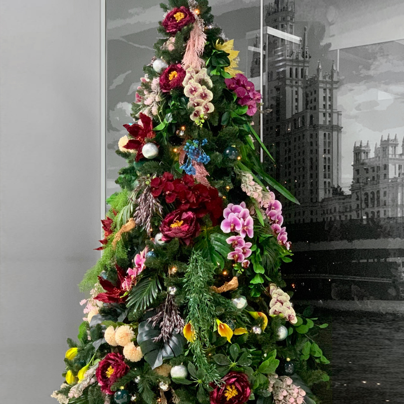 Ель Дизайнерская украшенная тропическими Цветами Christmas tree Tropical Flowers Красный Розовый Зеленый Желтый в Ижевске | Loft Concept 