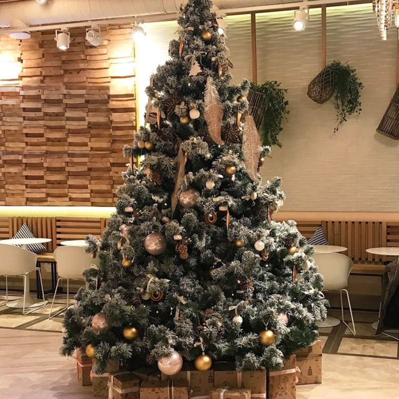 Дизайнерская  Елка с Золотым новогодним декором Christmas Tree Golden Feathers Золотой Зеленый в Ижевске | Loft Concept 