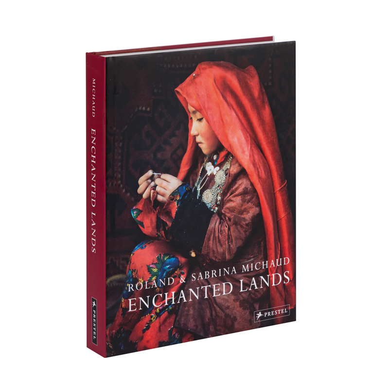 Книга ROLAND & SABRINA MICHAUD: ENCHANTED LANDS  в Ижевске | Loft Concept 