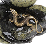 Шар с декором в виде бронзовой ящерицы на подставке из натурального камня Змеевик Natural Stone Spheres 10 см варинант исполнения - 1 | Loft Concept в Ижевске