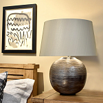 Настольная лампа с круглым фарфоровым основанием ручной работы с покрытием глазурью и белым абажуром из искусственного шелка Elstead Lighting варинант исполнения - 2 | Loft Concept в Ижевске