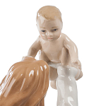 Статуэтка фарфоровая Девушка с ребенком Charming Statuette варинант исполнения - 1 | Loft Concept в Ижевске