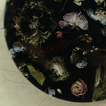 Круглый поднос из эпоксидной смолы с цветами черный Epoxy Resin Flowers Tray Black варинант исполнения - 4 | Loft Concept в Ижевске