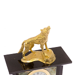 Часы настольные с декором в виде волка из натурального камня Офиокальцит Wolf Stone Clock варинант исполнения - 3 | Loft Concept в Ижевске