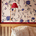 Обои с вышивкой ручной работы Flora Catherine colourway on Liso Pearl wool sateen варинант исполнения - 3 | Loft Concept в Ижевске