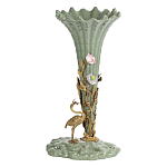 Ваза зеленая фарфоровая с волнистым краем с бронзовой фигуркой журавля Eden Garden  варинант исполнения - 1 | Loft Concept в Ижевске