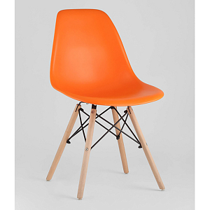 Пластиковый стул на ножках из массива бука Eames Orange