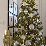 Украшенная Новогодняя Елка с серебряными шарами и звездами варинант исполнения - 1 | Loft Concept в Ижевске