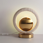Настольная лампа с бежевым текстурным кольцом и латунным шаром в центре Tactile   варинант исполнения - 3 | Loft Concept в Ижевске