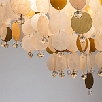 Люстра подвесная с белыми и золотыми круглыми подвесками Диаметр 70 см SHELL Chandelier варинант исполнения - 3 | Loft Concept в Ижевске