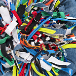 Подушка круглая из джинсовой одежды Heart Round варинант исполнения - 2 | Loft Concept в Ижевске