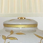 Настольная лампа с фарфоровым основанием бежевого цвета с рисунком и плиссированным абажуром на темной подставке Elstead Lighting варинант исполнения - 8 | Loft Concept в Ижевске