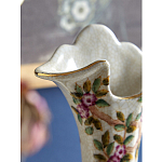 Ваза белого цвета из фарфора с цветочным рисунком и бронзовыми ручками с фигурками птиц Eden Garden porcelain and bronze варинант исполнения - 5 | Loft Concept в Ижевске