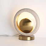 Настольная лампа с бежевым текстурным кольцом и латунным шаром в центре Tactile   варинант исполнения - 4 | Loft Concept в Ижевске