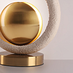 Настольная лампа с бежевым текстурным кольцом и латунным шаром в центре Tactile   варинант исполнения - 7 | Loft Concept в Ижевске