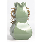 Ваза зеленого цвета из фарфора с бронзовыми ручками в виде драконов и рельефным цветочным декором Eden Garden porcelain and bronze варинант исполнения - 4 | Loft Concept в Ижевске