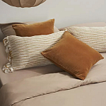 Чехол на подушку горчичного цвета с бахромой и объемным узором Ethnic mix варинант исполнения - 7 | Loft Concept в Ижевске