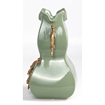 Ваза зеленого цвета из фарфора с бронзовыми ручками в виде драконов и рельефным цветочным декором Eden Garden porcelain and bronze варинант исполнения - 3 | Loft Concept в Ижевске