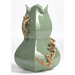 Ваза зеленого цвета из фарфора с бронзовыми ручками в виде драконов и рельефным цветочным декором Eden Garden porcelain and bronze варинант исполнения - 1 | Loft Concept в Ижевске