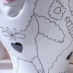 Ваза с декоративными лицами и графическими элементами в виде сердец и символов Faces of Imagination варинант исполнения - 10 | Loft Concept в Ижевске