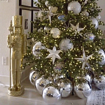 Украшенная Новогодняя Елка с серебряными шарами и звездами варинант исполнения - 2 | Loft Concept в Ижевске