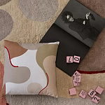 Подушка декоративная хлопковая бежевого цвета с абстрактным принтом Elysian Flow Sand варинант исполнения - 5 | Loft Concept в Ижевске