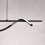 Люстра линейная черного цвета с волнообразным металлическим элементом Luke Lampco Tracer Lamp варинант исполнения - 8 | Loft Concept в Ижевске