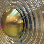 Бра с круглым рифленым плафоном янтарного цвета Savio Glass Disc Light варинант исполнения - 1 | Loft Concept в Ижевске