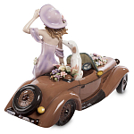 Статуэтка фарфоровая Девушка с автомобилем Charming Statuette варинант исполнения - 2 | Loft Concept в Ижевске
