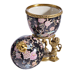 Шкатулка в форме яйца на величественных львах из фарфора с бронзовыми элементами Eden Garden варинант исполнения - 2 | Loft Concept в Ижевске