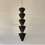 Подвесной светильник светодиодный в виде ряда черных металлических конусов  Herringbone варинант исполнения - 4 | Loft Concept в Ижевске