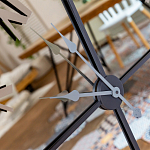 Часы настенные зеркальные с серебряным металлическим циферблатом Mirror Tower Clock варинант исполнения - 3 | Loft Concept в Ижевске