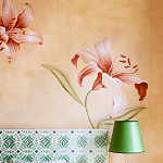 Обои ручная роспись Lilium Special Colourway on yellow painted silk варинант исполнения - 2 | Loft Concept в Ижевске