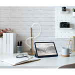 Настольная лампа белым изогнутым плафоном на круглой подставке Luke Lampco Tracer Lamp варинант исполнения - 5 | Loft Concept в Ижевске